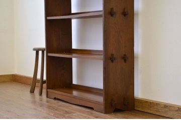レトロ家具　★昭和レトロ　古い栓無垢材の重厚な本棚(飾り棚)