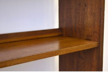 レトロ家具　★昭和レトロ　古い栓無垢材の重厚な本棚(飾り棚)