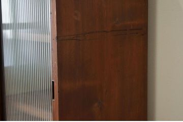 アンティーク家具　アンティーク　古い木のモールガラス収納棚(食器棚)