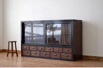 アンティーク家具　アンティーク　古い木の重厚な引き出し付き収納棚(ローボード)