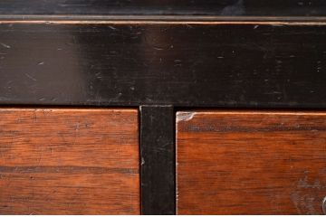 アンティーク家具　アンティーク　古い木の重厚な引き出し付き収納棚(ローボード)
