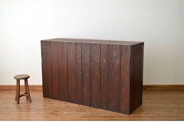 アンティーク家具　アンティーク　古い木の重厚な引き出し付き収納棚(ローボード)