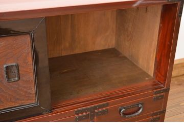 アンティーク家具　古民具・骨董　希少な漆溜塗りの玉杢引き戸時代箪笥?(ローボードチェスト)