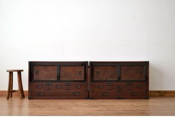 アンティーク家具　古民具・骨董　希少な漆溜塗りの玉杢引き戸時代箪笥?(ローボードチェスト)