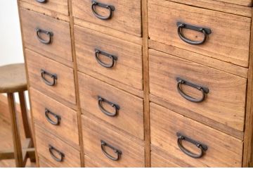 アンティーク家具　使い込まれた　薬箪笥(チェスト、引き出し)