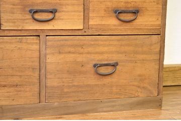 アンティーク家具　使い込まれた　薬箪笥(チェスト、引き出し)