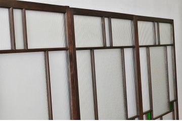 古民具・骨董 腰板欅の色ガラス入り高級引き戸3枚セット(建具・ガラス戸)