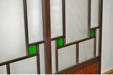 古民具・骨董 腰板欅の色ガラス入り高級引き戸3枚セット(建具・ガラス戸)