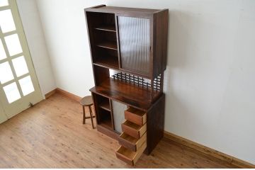 レトロ家具　昭和レトロ　モールガラスのシックな二段重ね食器棚(収納棚)