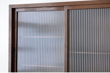 レトロ家具　昭和レトロ　モールガラスのシックな二段重ね食器棚(収納棚)