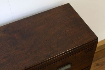 アンティーク家具　古い木の小振りなアンティークチェスト(6杯引き出し、ドロワー)