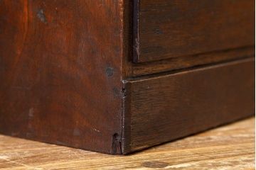 アンティーク家具　古い木の小振りなアンティークチェスト(6杯引き出し、ドロワー)
