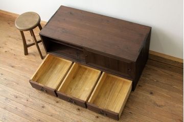 アンティーク家具　シンプルなアンティークローボード(箪笥・タンス)