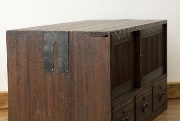 アンティーク家具　シンプルなアンティークローボード(箪笥・タンス)