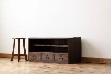 アンティーク家具　アンティーク　古い木の引き出し付ローボード・飾り棚