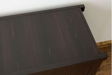 アンティーク家具　古民具・骨董　シックな縦桟引き戸の四尺水屋箪笥(サイドボード)v