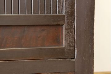アンティーク家具　古民具・骨董　シックな縦桟引き戸の四尺水屋箪笥(サイドボード)v
