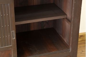 アンティーク家具　古民具・骨董　シックな縦桟引き戸の四尺水屋箪笥(サイドボード)v
