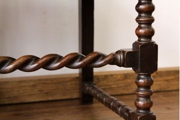 アンティーク家具　★海外輸入品　重厚なオークの高級ダイニングチェア2脚セット?