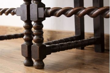 アンティーク家具　★海外輸入品　重厚なオークの高級ダイニングチェア2脚セット?
