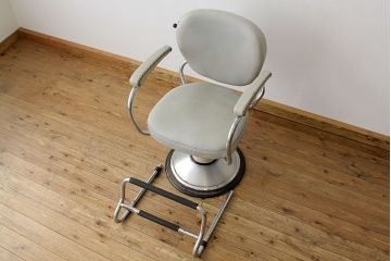 ヴィンテージ家具　イギリスビンテージ　バーバーチェア?椅子(床屋)