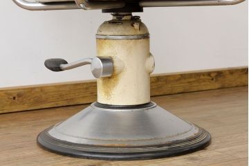ヴィンテージ家具　イギリスビンテージ　バーバーチェア?椅子(床屋)