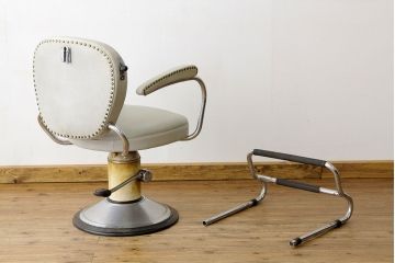 ヴィンテージ家具　イギリスビンテージ　バーバーチェア?椅子(床屋)
