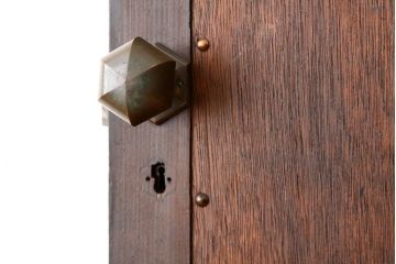 昭和レトロ　古い木の希少な六角ノブ付きドア?(扉)