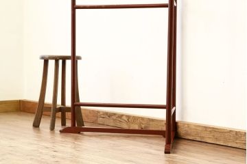 アンティーク　シンプルな金蒔絵の衣桁(漆器衣絞掛けハンガー)