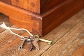アンティーク家具　古民具・骨董　総欅無垢　特別注文造りの帳場箪笥(引き出し金庫)