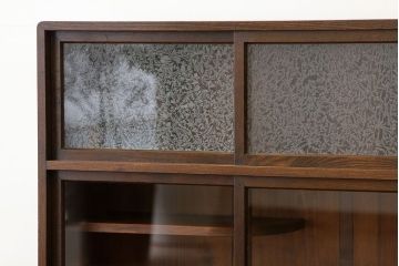レトロ家具　昭和レトロ　古い木のアンティーク結霜ガラス収納棚(茶箪笥)