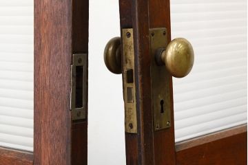 アンティーク　古い木のモールガラス観音開きドアセット(扉・建具)