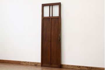 モールとダイヤガラス入りの幅のせまいドア?(扉・ガラス戸建具)