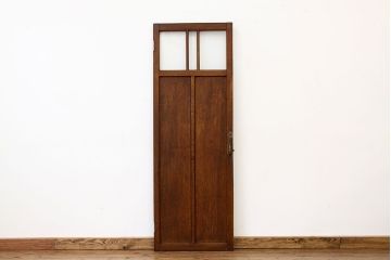 モールとダイヤガラス入りの幅のせまいドア?(扉・ガラス戸建具)