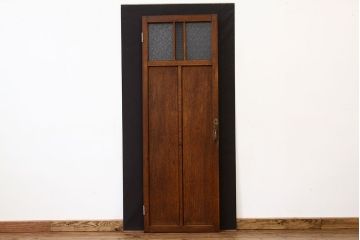 モールとダイヤガラス入りの幅のせまいドア?(扉・ガラス戸建具)