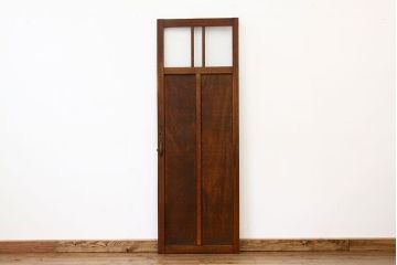 モールとダイヤガラス入りの幅のせまいドア?(扉・ガラス戸建具)