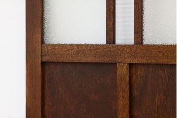 モールとダイヤガラス入りの幅のせまいドア?(扉・ガラス戸建具)