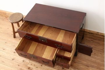 アンティーク家具　古民具・骨董　重厚な鉄脚付き希少な村上箪笥ローボード(チェスト・時代箪笥)