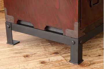 アンティーク家具　古民具・骨董　重厚な鉄脚付き希少な村上箪笥ローボード(チェスト・時代箪笥)