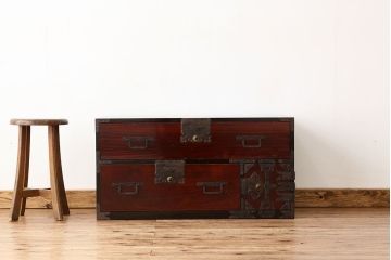 アンティーク家具　古民具・骨董　重厚な鉄脚付き希少な村上箪笥ローボード(チェスト・時代箪笥)