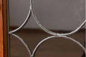 イギリスアンティーク　オーク材ステンドグラスキャビネット(サイドボード)