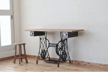 天板一枚板!古いミシンのリメイクテーブル(シンガーミシン)1