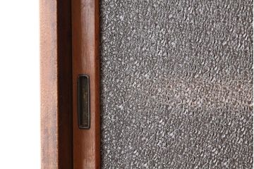 アンティーク家具　☆アンティーク　古い木の作業台付きダイヤガラス食器棚