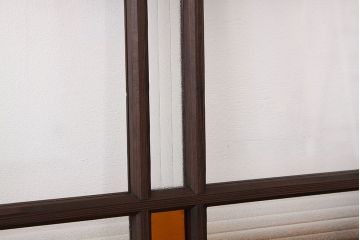 アンティーク　素敵なデザインの銀モールと色ガラス入り引き戸2枚セット?(ガラス戸・窓)