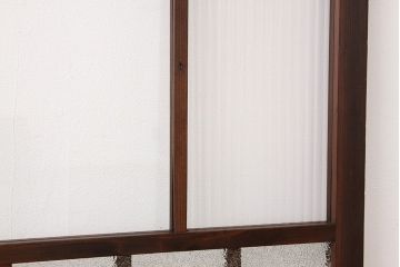 アンティーク　希少なガラス入り古い木のデザイン窓1枚(ガラス戸)