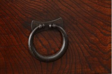 アンティーク家具　古民具・骨董　重厚な二段重ね四尺水屋箪笥(タンス・たんす・食器棚)
