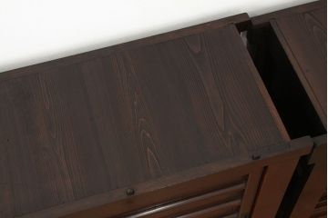 アンティーク家具　古民具・骨董　重厚な二段重ね四尺水屋箪笥(タンス・たんす・食器棚)