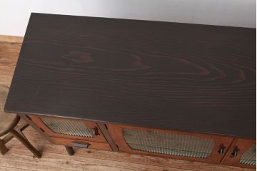 アンティーク家具　アンティーク　天板無垢材モールガラスサイドボード(リビングボード)(収納棚)