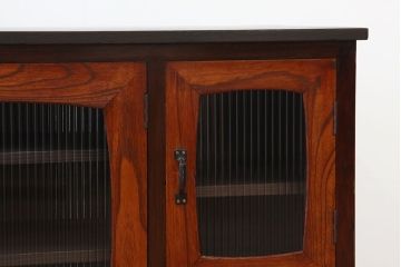 アンティーク家具　アンティーク　天板無垢材モールガラスサイドボード(リビングボード)(収納棚)