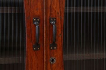 アンティーク家具　アンティーク　天板無垢材モールガラスサイドボード(リビングボード)(収納棚)